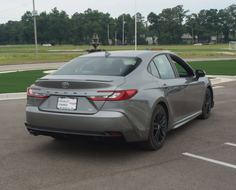 Used 2025 Toyota Camry SE FWD image 19