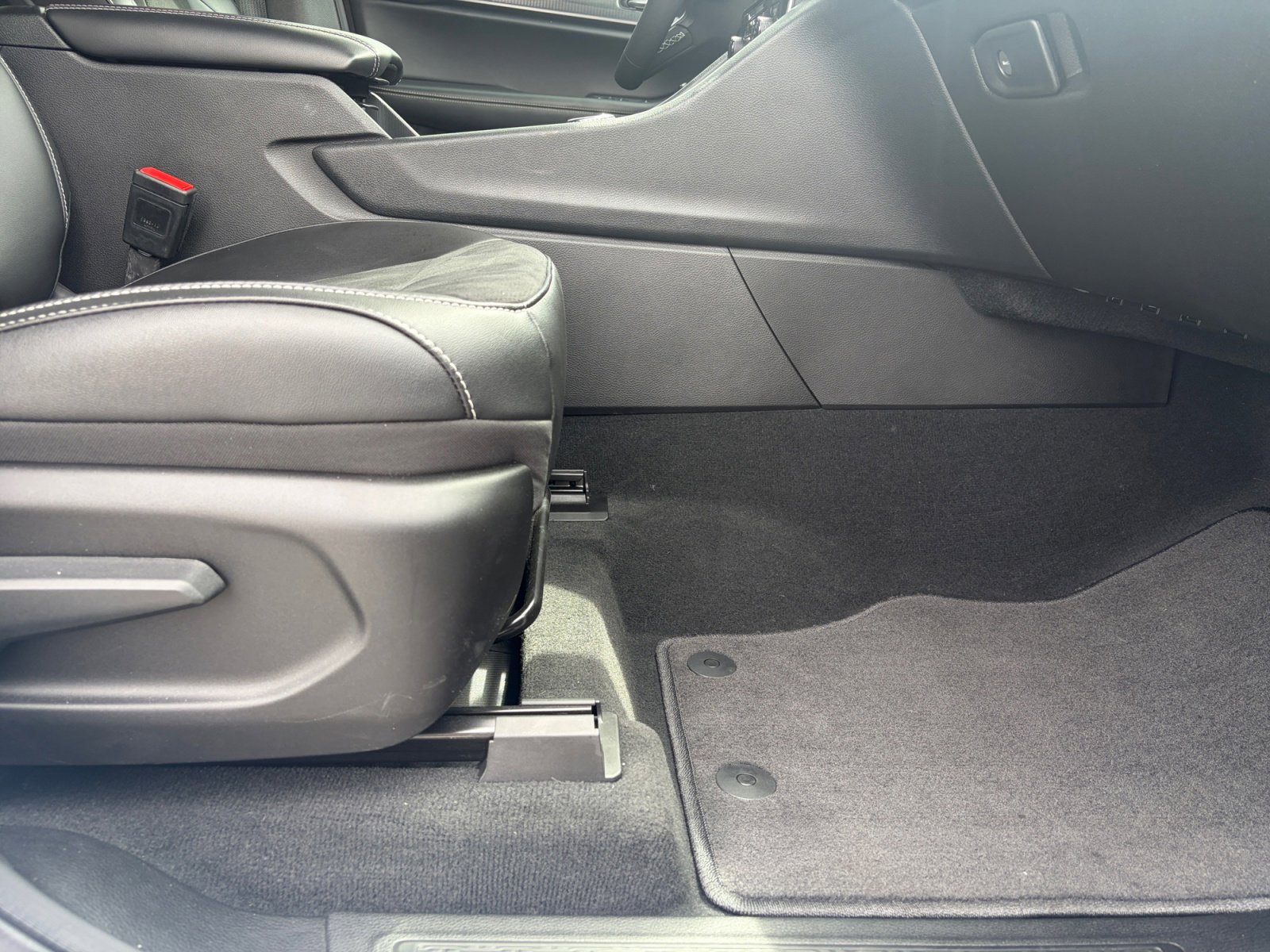 Used 2025 Jeep Grand Cherokee Altitude image 29