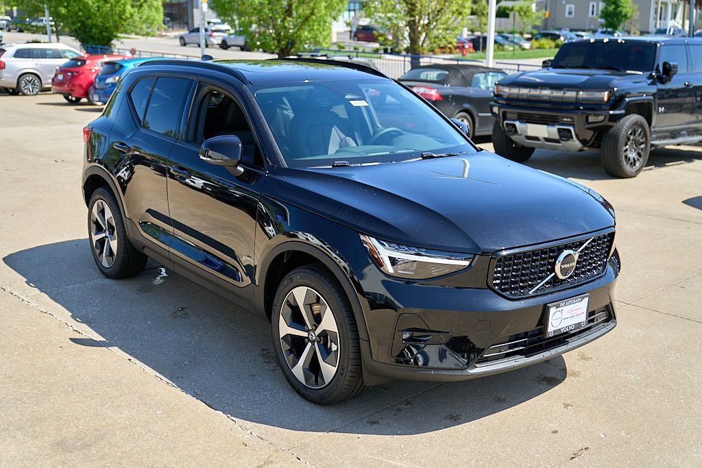 New 2026 Volvo XC40 B5 Plus AWD/4WD image 4