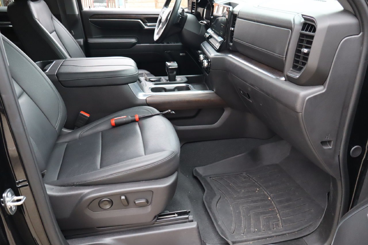 Used 2024 GMC Sierra 1500 SLT AWD/4WD image 16