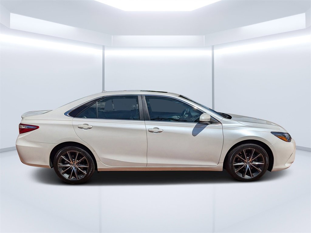 Used 2015 Toyota Camry image 2