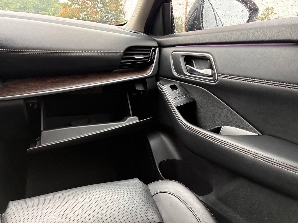Used 2024 Nissan Rogue Platinum FWD image 38