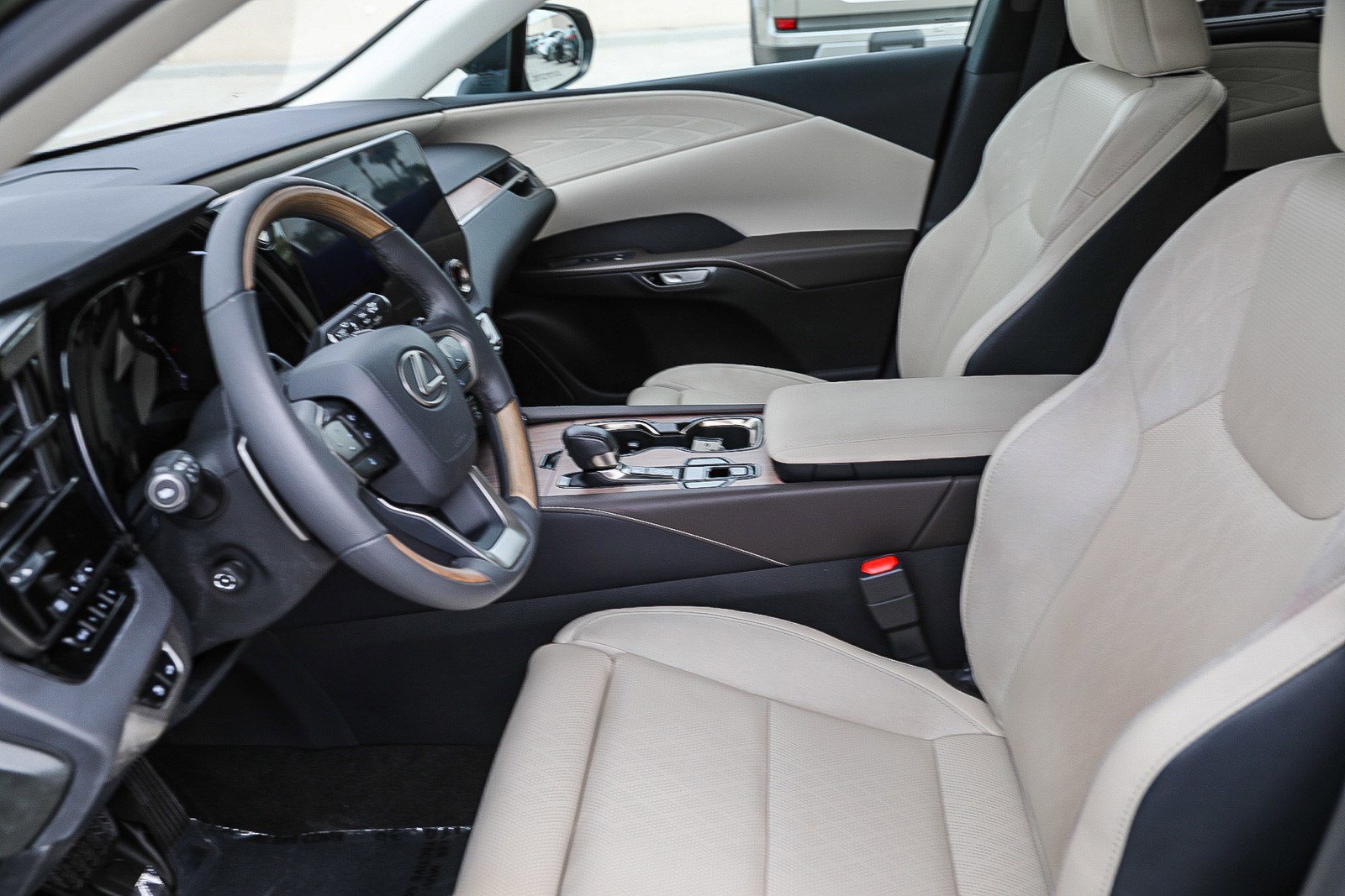 Used 2023 Lexus RX 350 FWD w/ Cold Area Package image 17