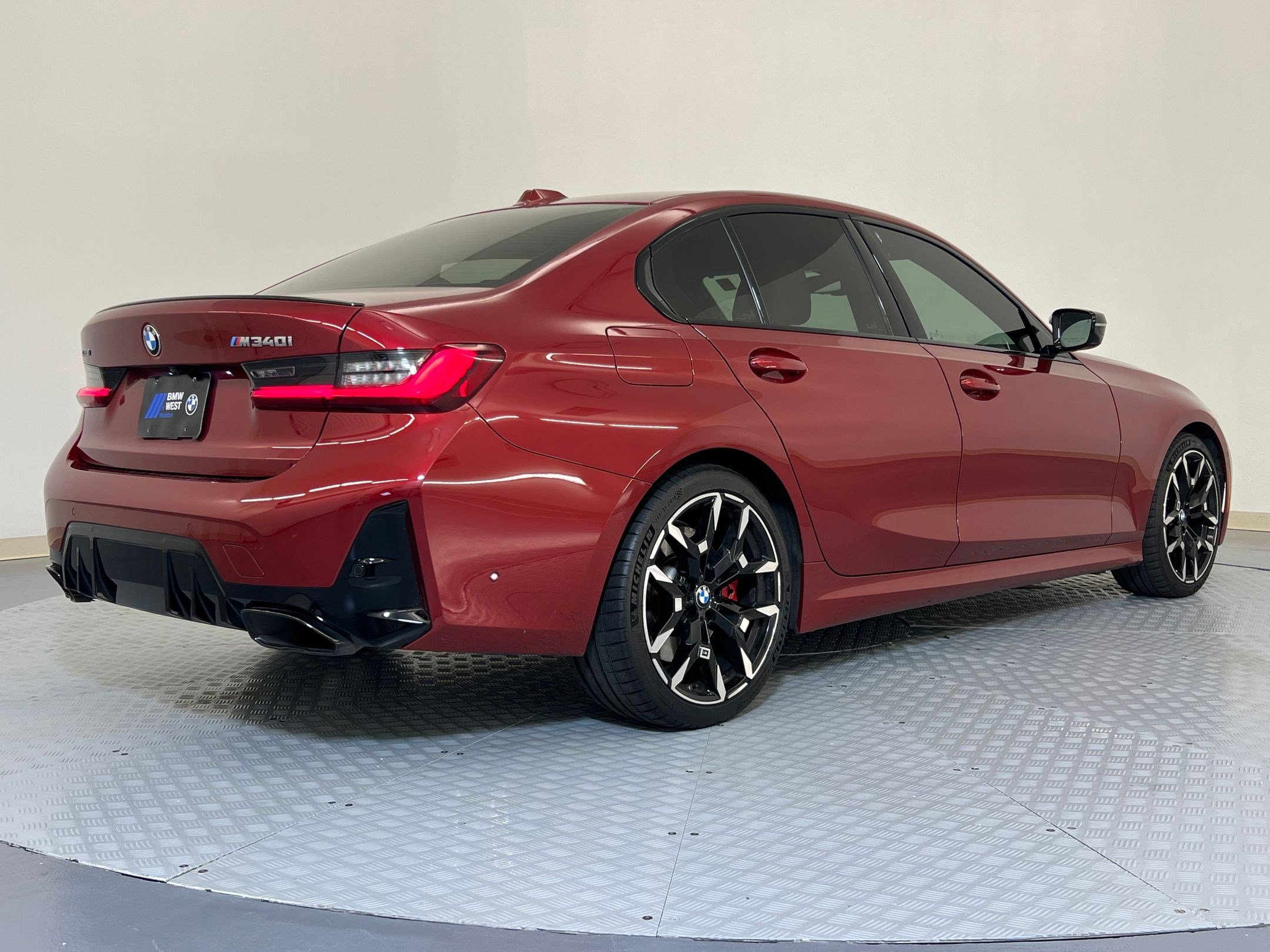 Used 2025 BMW M340i xDrive w/ Premium Package image 8