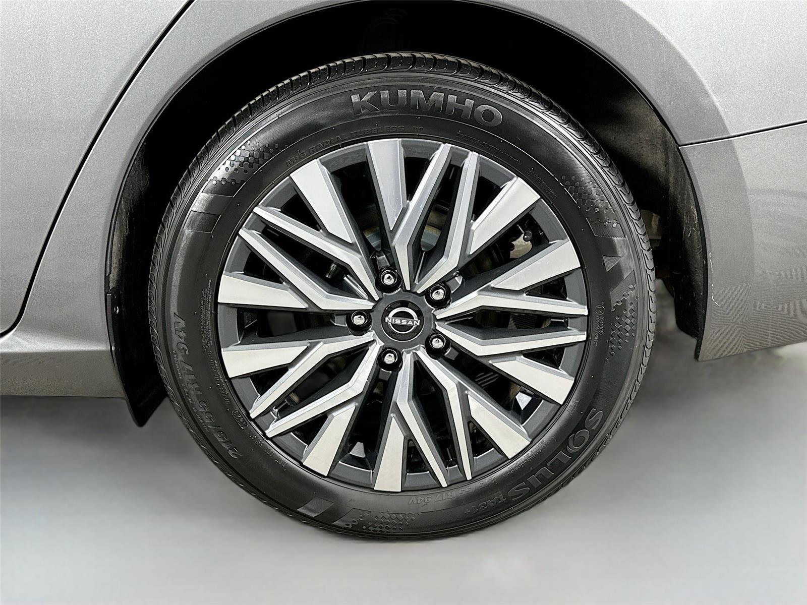 Used 2024 Nissan Altima 2.5 SV image 28
