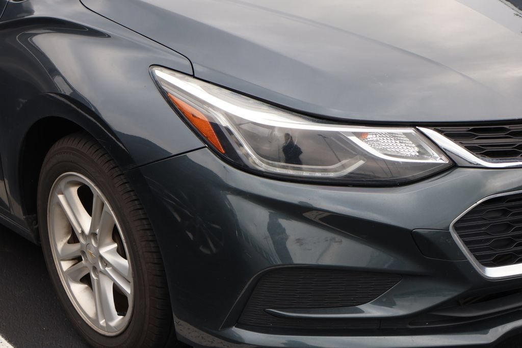 Used 2017 Chevrolet Cruze LT FWD image 4