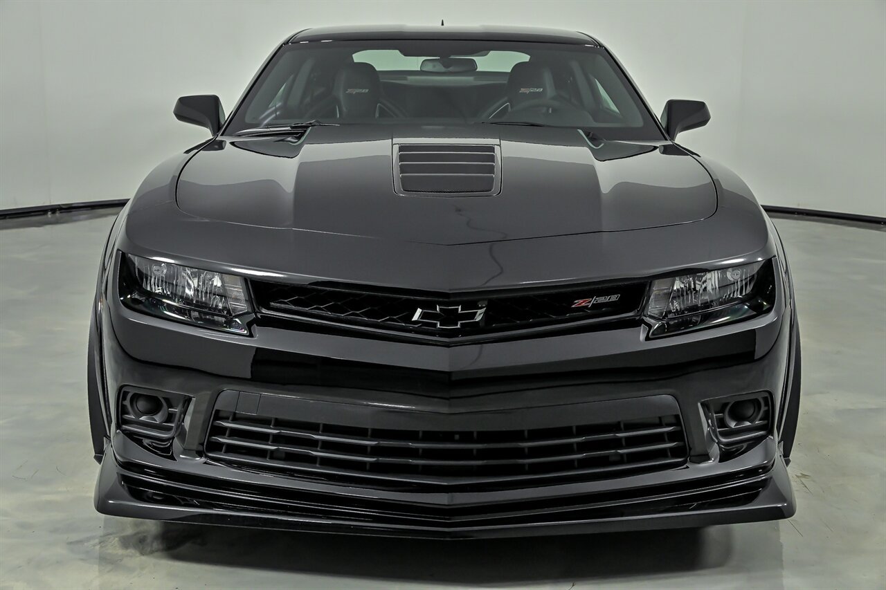 Used 2015 Chevrolet Camaro Z/28 RWD image 4