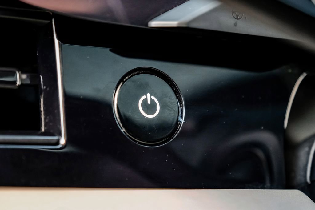 Used 2022 Porsche Taycan image 20