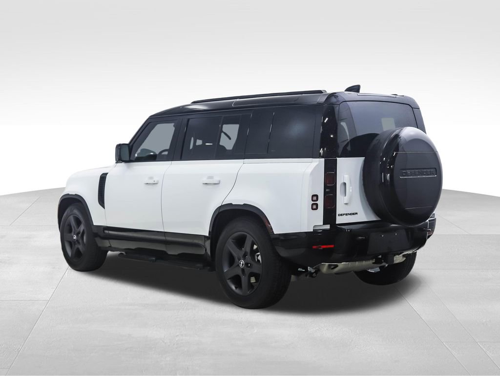 Used 2025 Land Rover Defender 110 X-Dynamic SE image 3