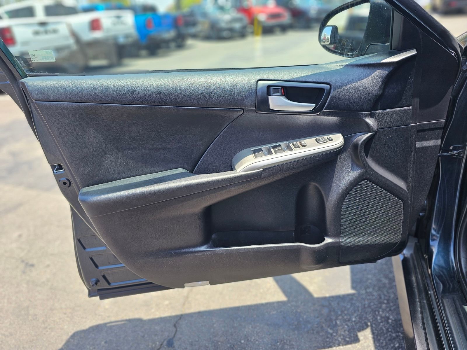 Used 2014 Toyota Camry SE FWD image 16
