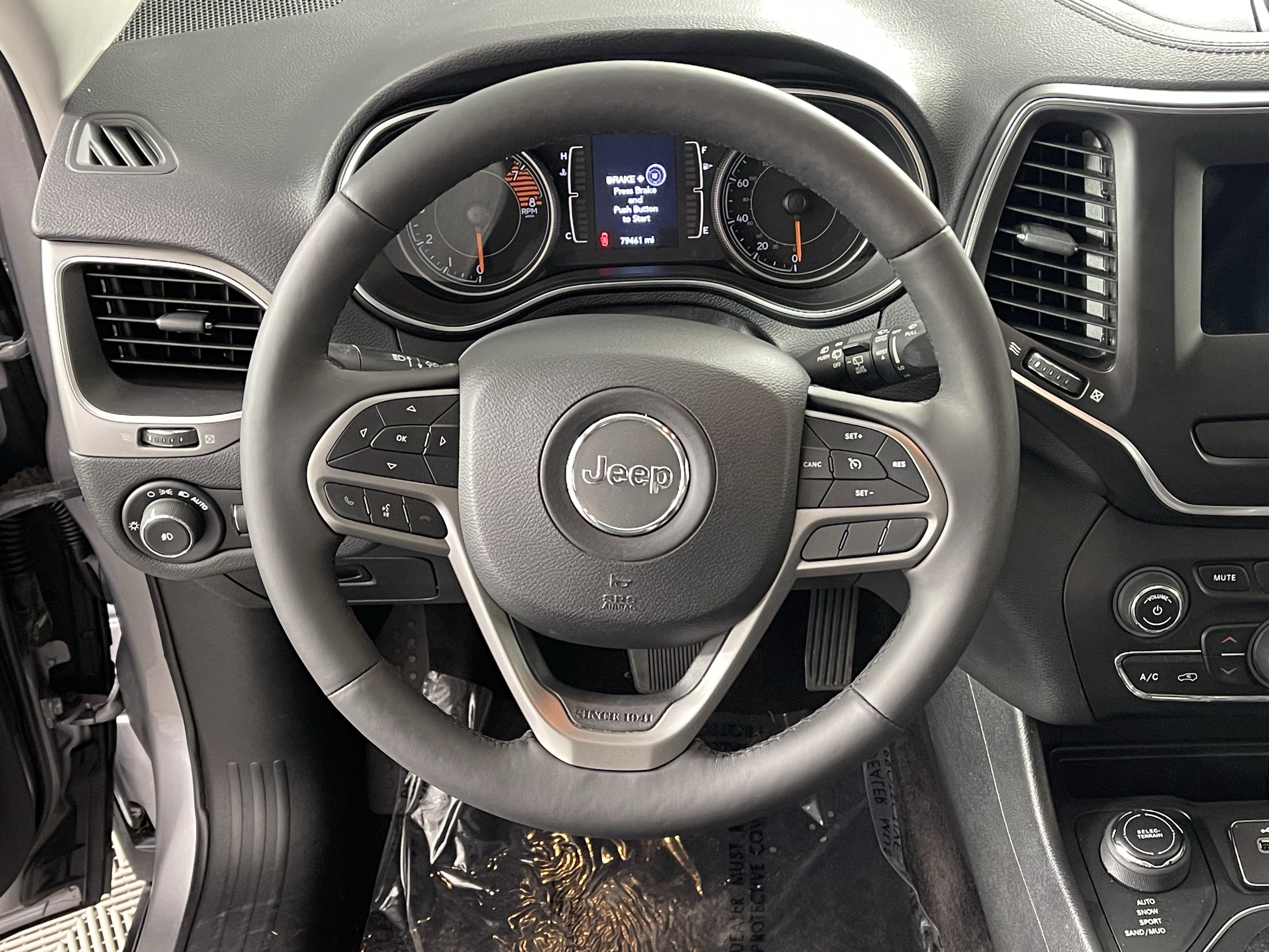 Used 2019 Jeep Cherokee Latitude Plus w/ Comfort/Convenience Group AWD/4WD image 12