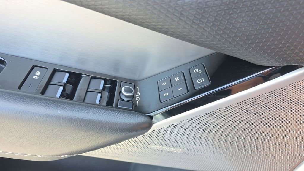 Used 2019 Land Rover Range Rover Velar R-Dynamic SE image 20