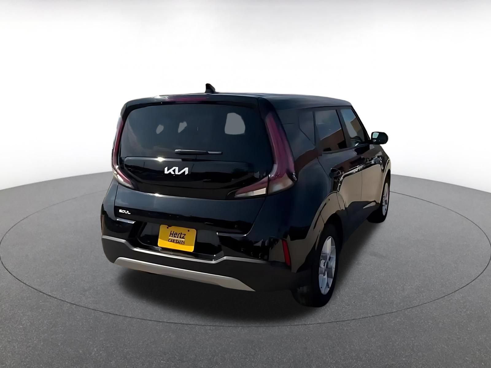 Used 2025 Kia Soul LX w/ LX Technology Package FWD image 14