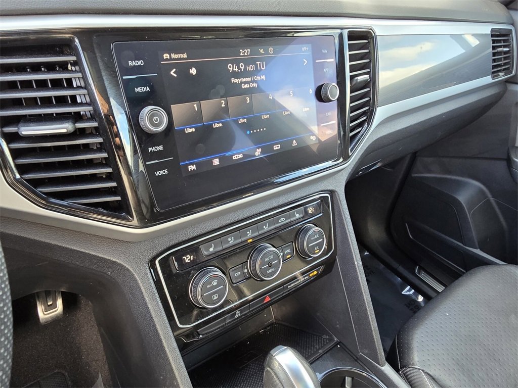 Certified 2022 Volkswagen Atlas Cross Sport SEL R-Line image 21