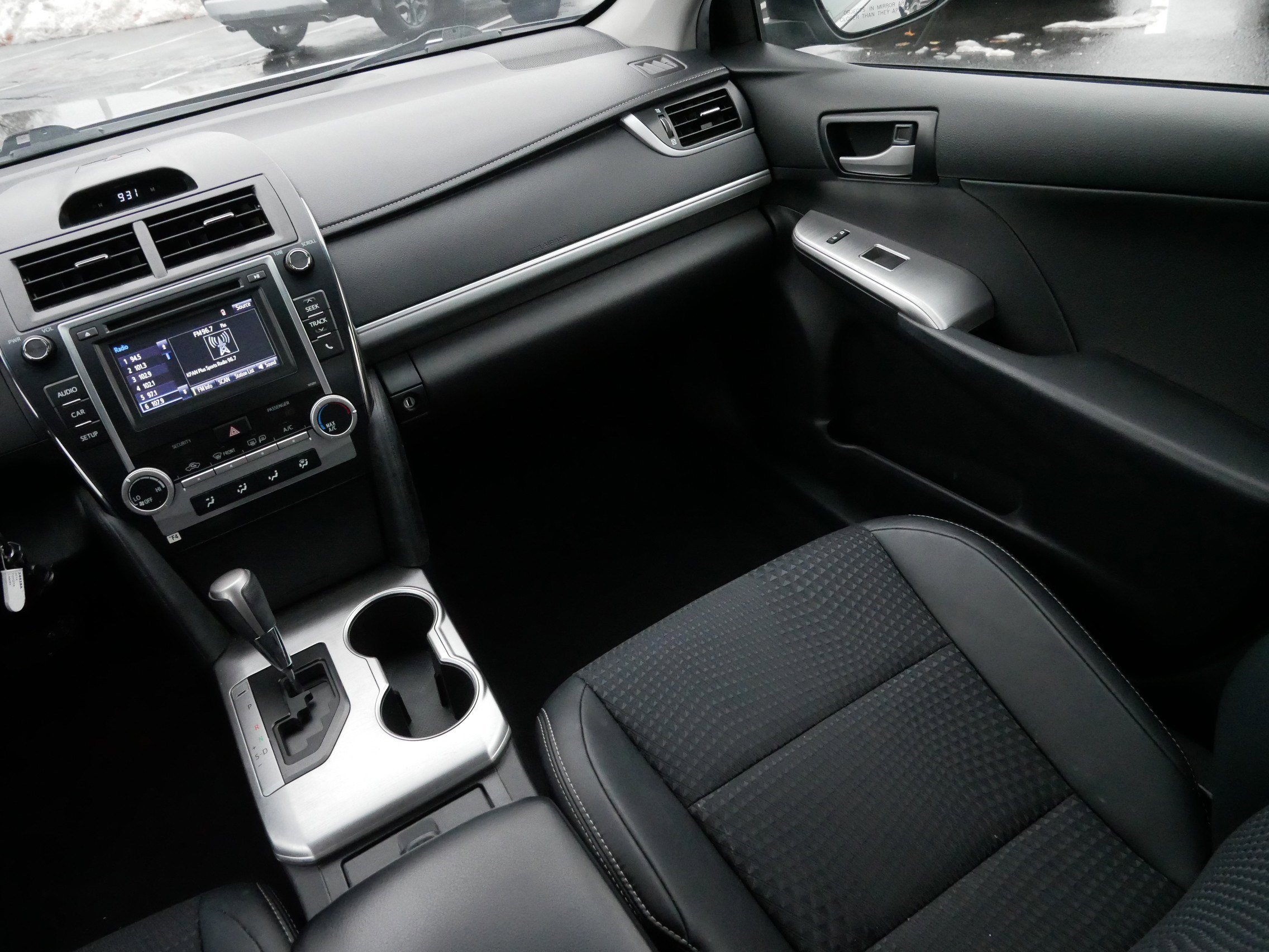 Used 2014 Toyota Camry L image 11