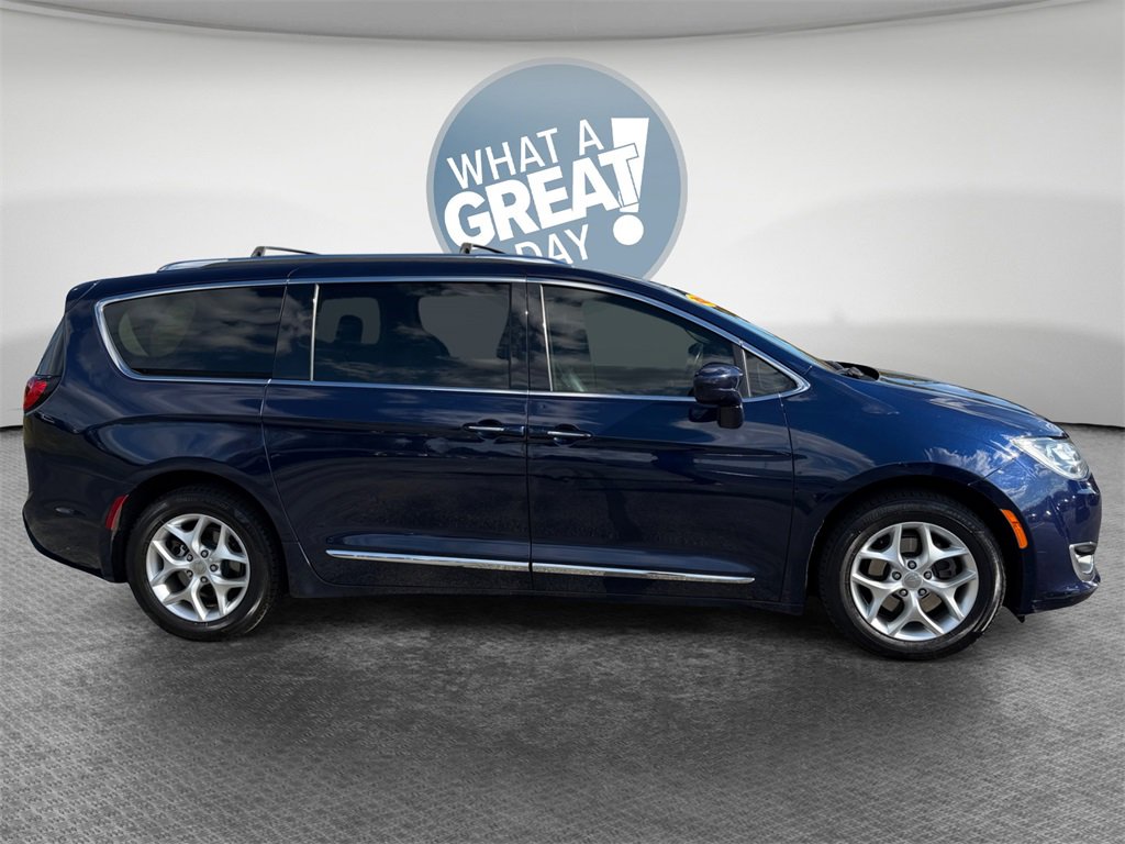 Used 2020 Chrysler Pacifica Touring-L w/ Tire & Wheel Group image 2