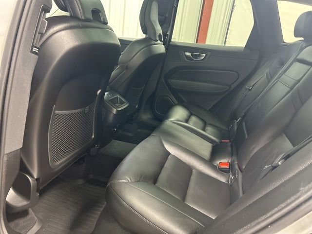 Used 2020 Volvo XC60 T6 Momentum image 11