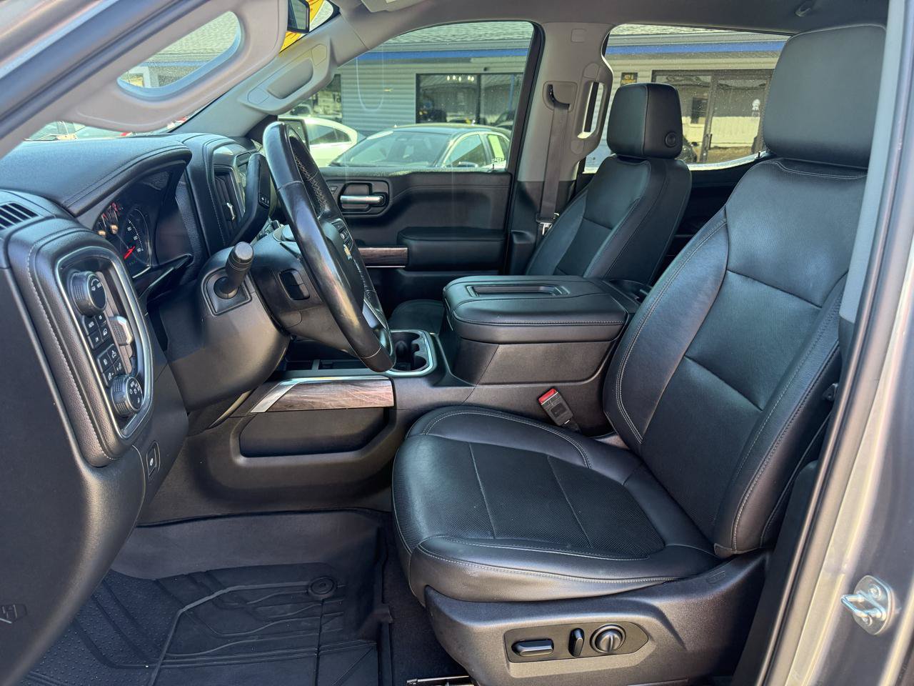 Used 2020 Chevrolet Silverado 1500 LTZ w/ LTZ Plus Package AWD/4WD image 9