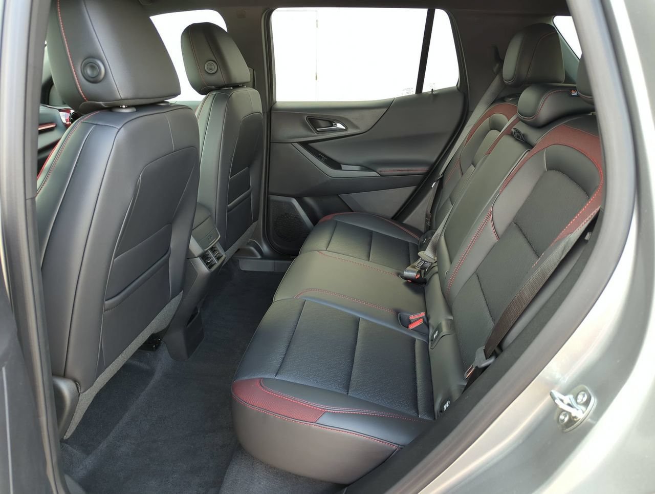 New 2027 Chevrolet Equinox RS w/ Safety and Technology Package FWD image 21
