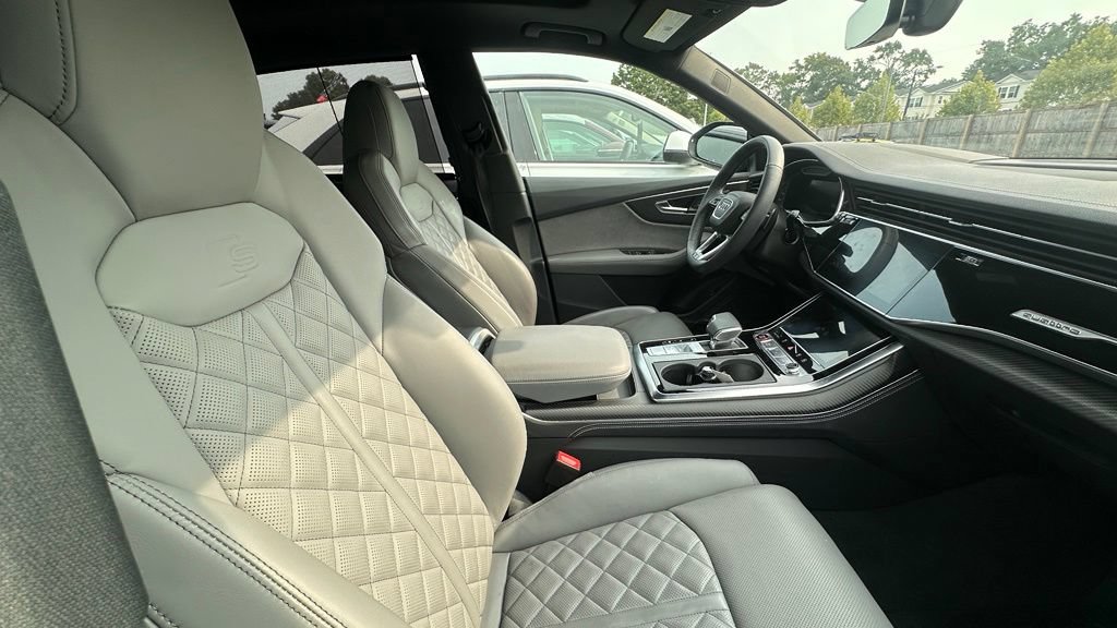 Used 2024 Audi SQ8 Prestige AWD/4WD image 5