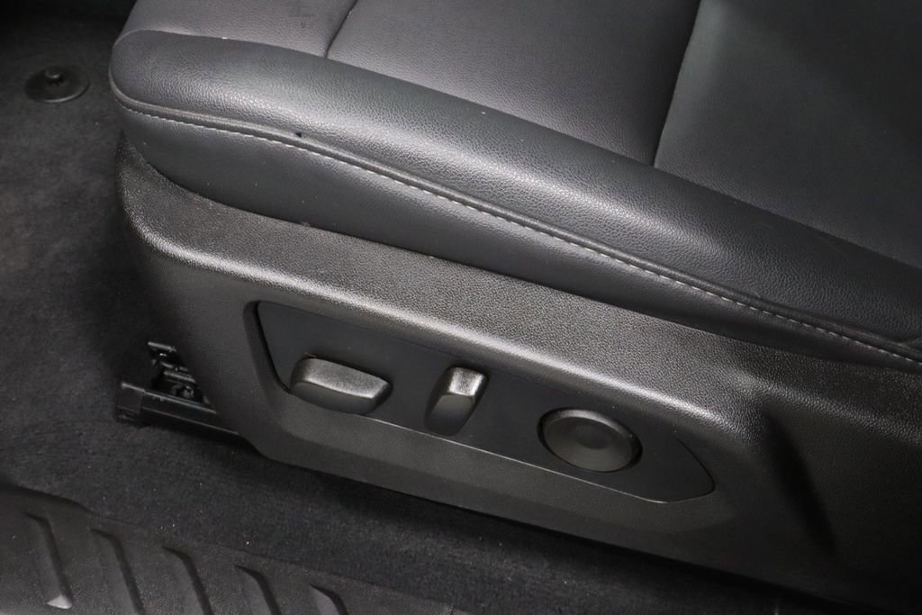 Used 2024 Chevrolet Colorado LT w/ LT Convenience Package III image 18