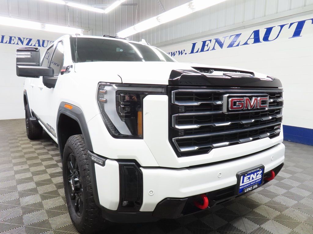 Used 2025 GMC Sierra 2500 AT4 AWD/4WD image 3