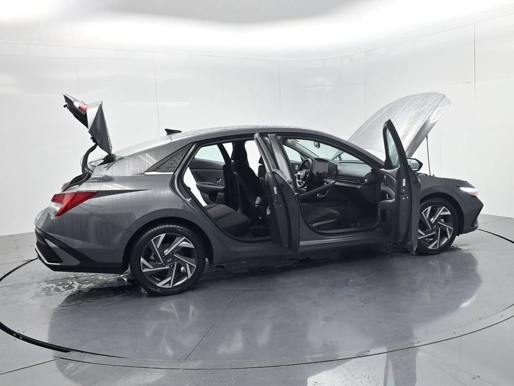 Used 2025 Hyundai Elantra SEL FWD image 60