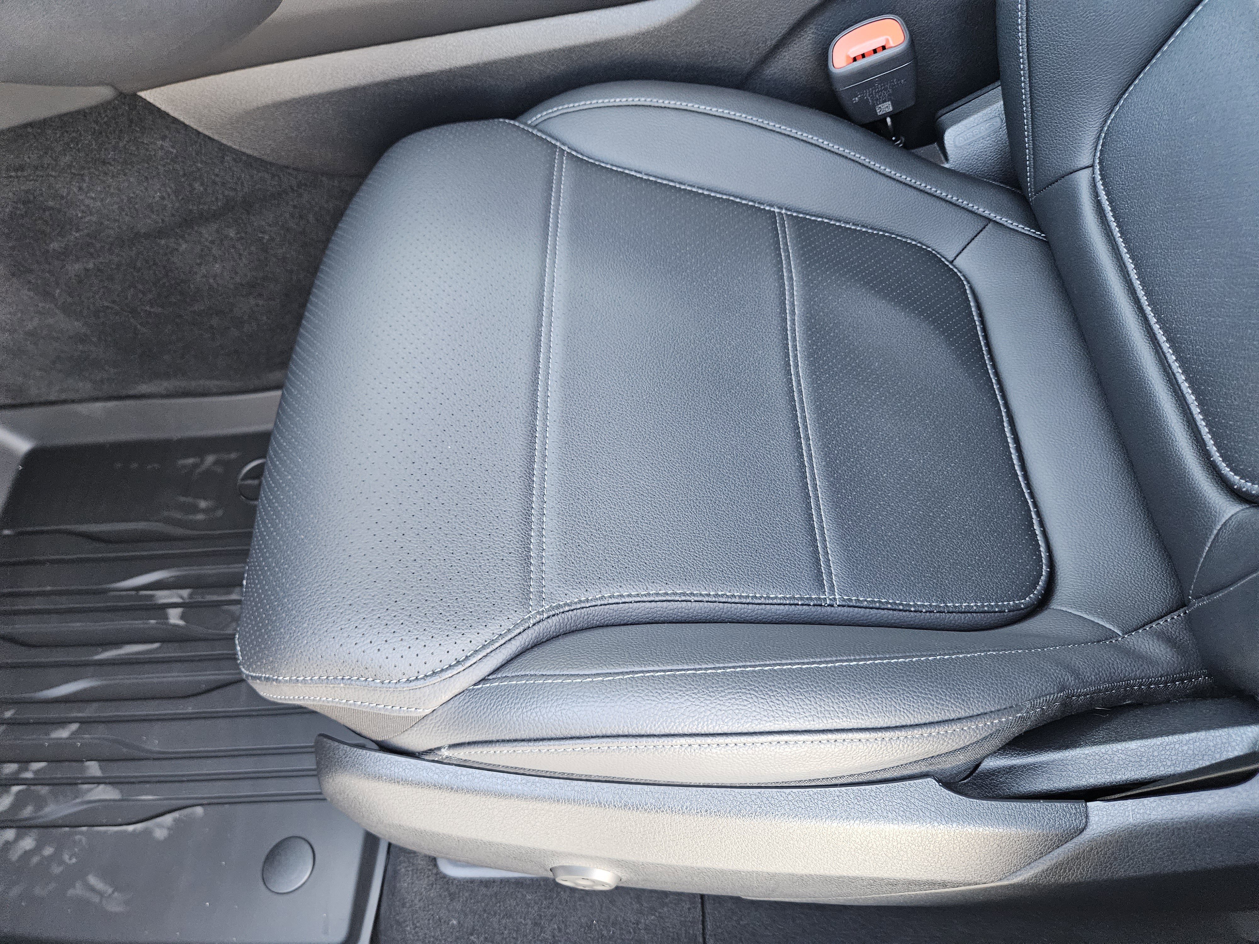 Certified 2025 Mercedes-Benz GLC 300 image 46