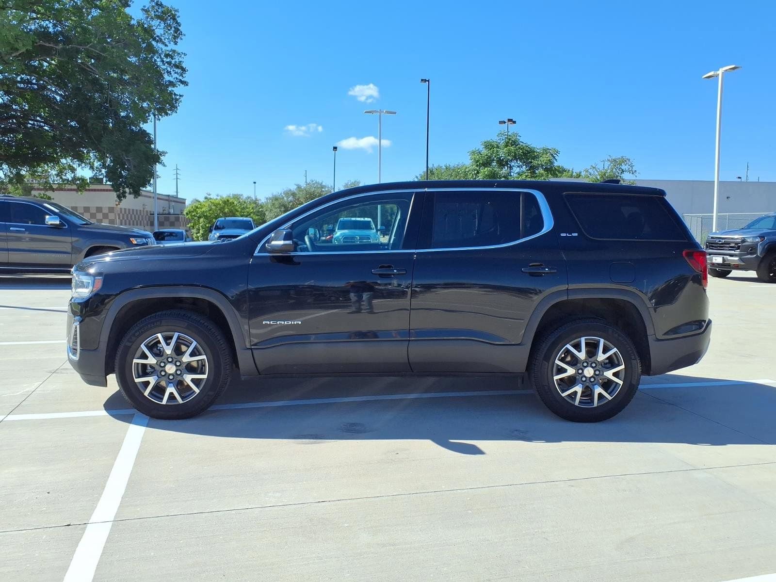 Used 2022 GMC Acadia SLE FWD image 8