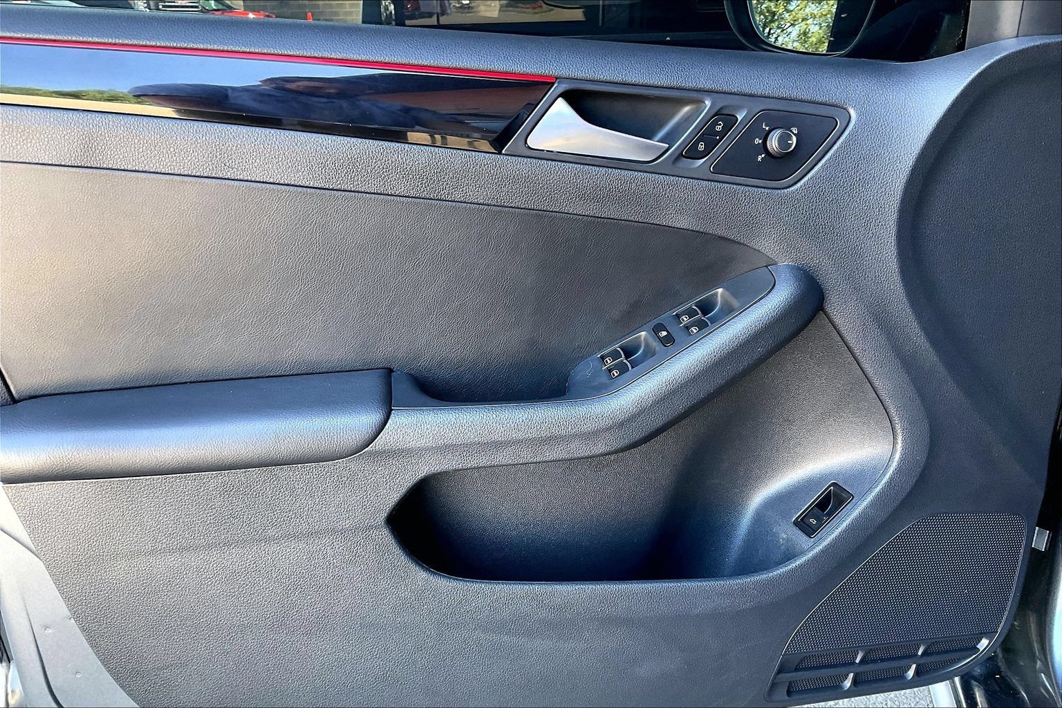 Used 2017 Volkswagen Jetta GLI FWD image 17