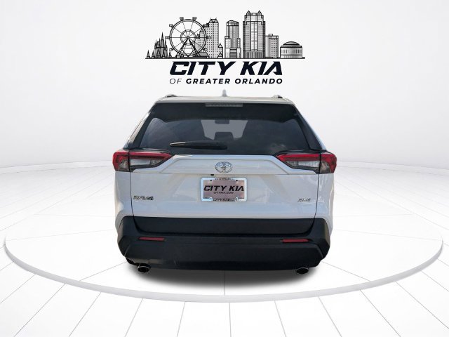 Used 2021 Toyota RAV4 XLE w/ Convenience Package FWD image 4