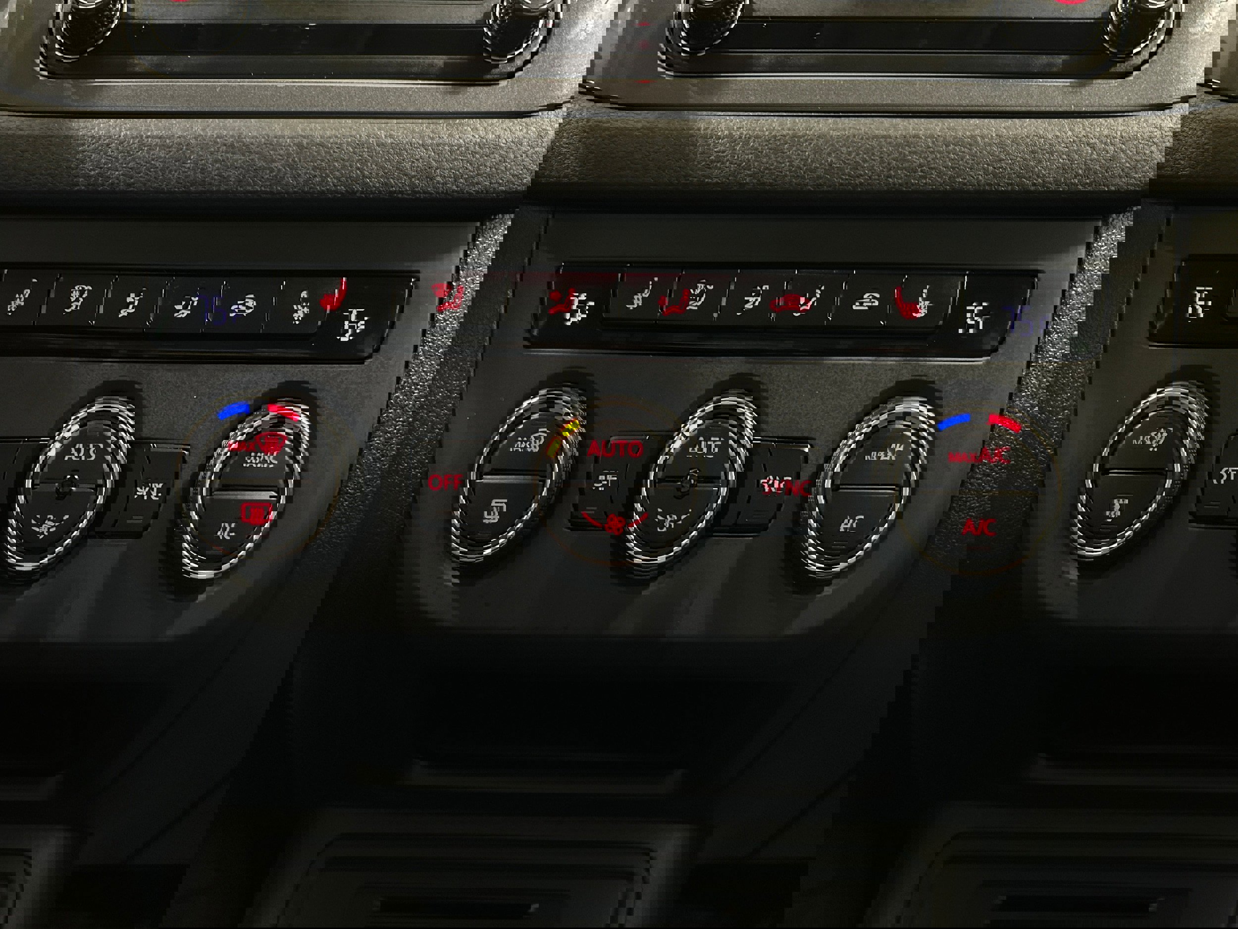 Used 2017 Volkswagen Tiguan Sport image 16