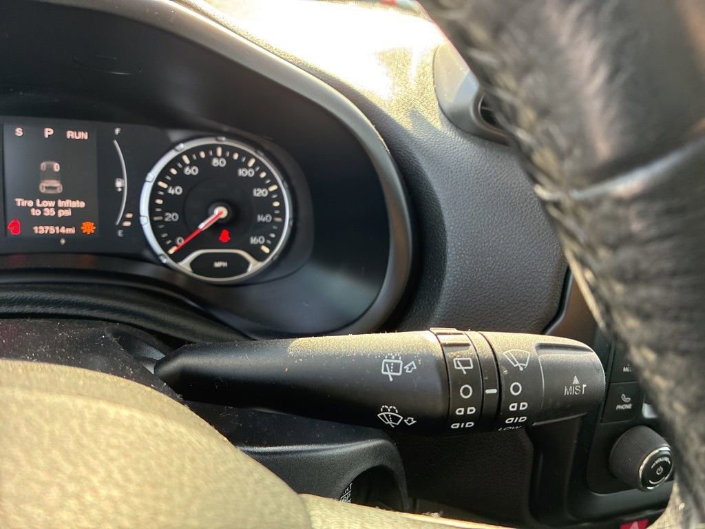 Used 2016 Jeep Renegade Latitude image 12