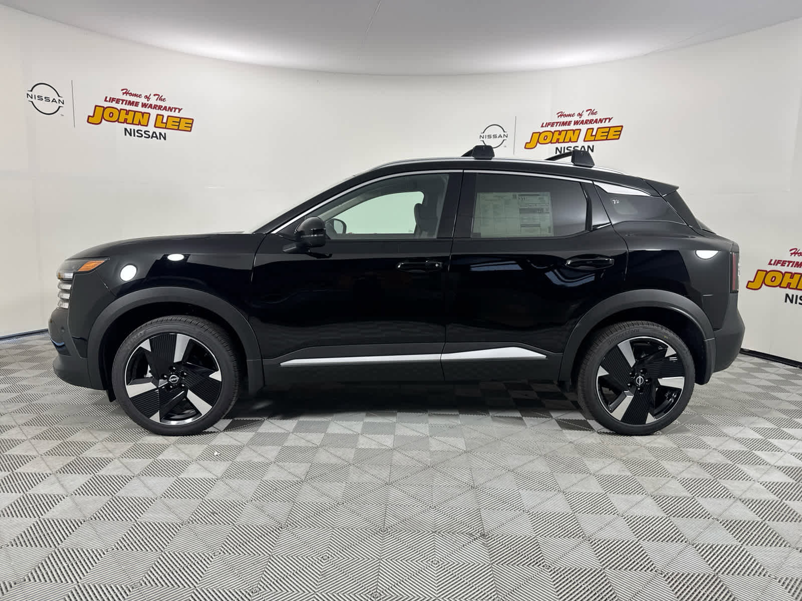 New 2026 Nissan Kicks SR image 2