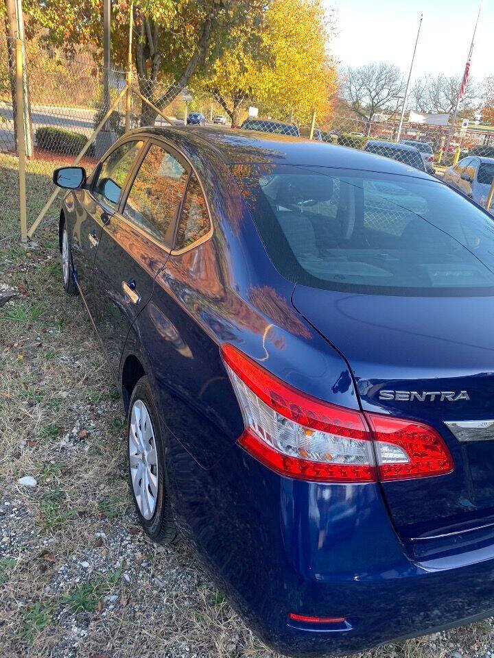 Used 2018 Nissan Sentra S FWD image 2