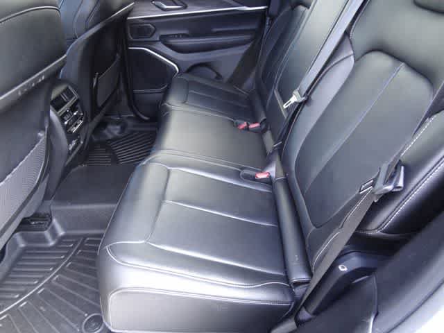 Used 2023 Jeep Grand Cherokee Limited w/ Black Appearance Package AWD/4WD image 8