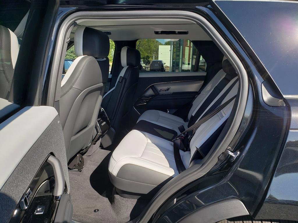 New 2025 Land Rover Range Rover Sport Dynamic SE image 11