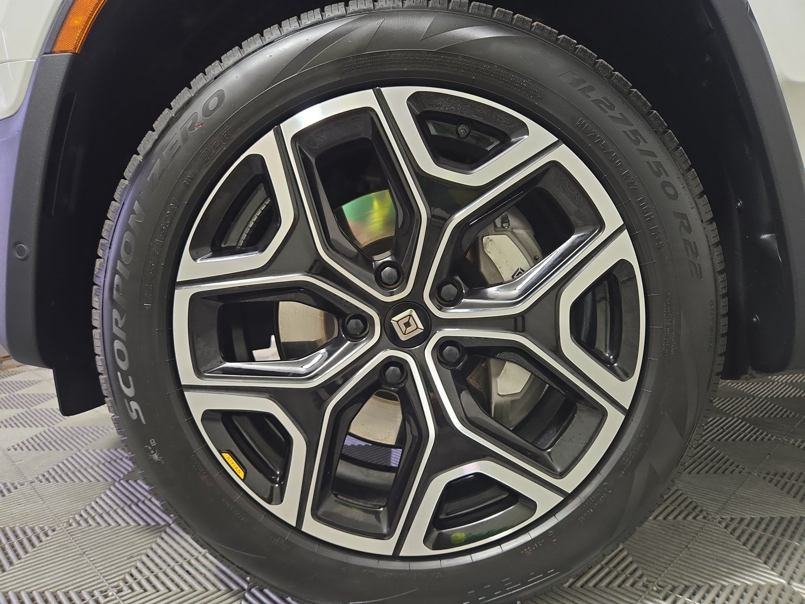 Used 2024 Rivian R1T Adventure AWD/4WD image 9