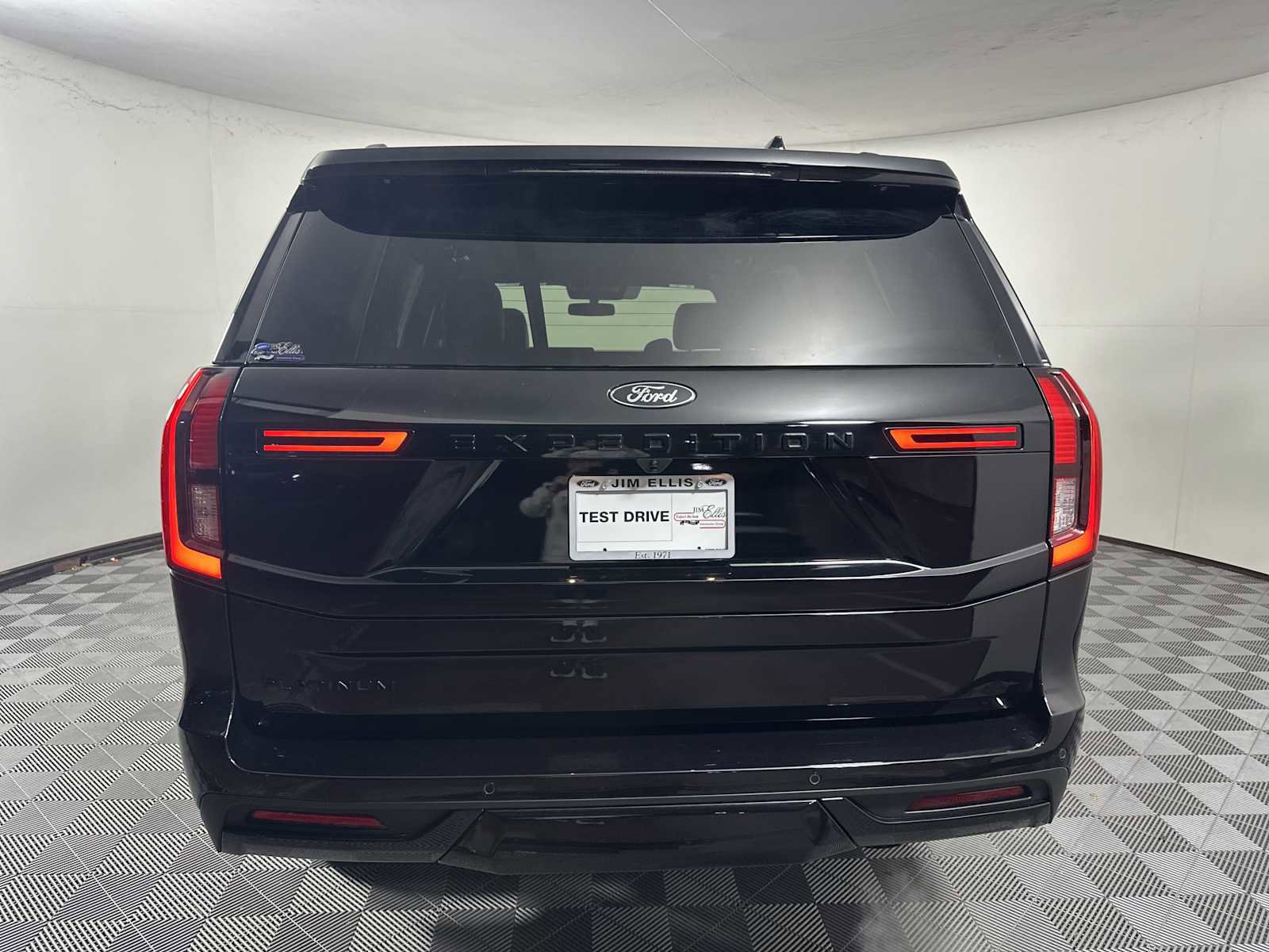 Used 2025 Ford Expedition Platinum w/ Stealth Performance Package image 6