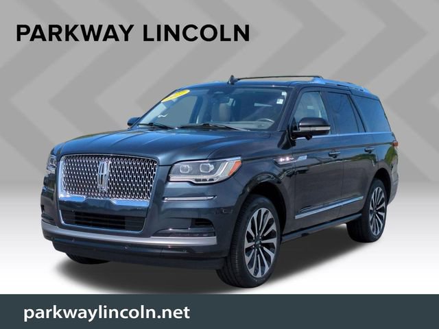 Used 2022 Lincoln Navigator Reserve image 1