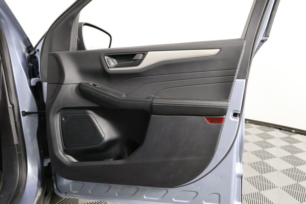 Used 2022 Ford Escape SE w/ SE Sport Appearance Package image 25