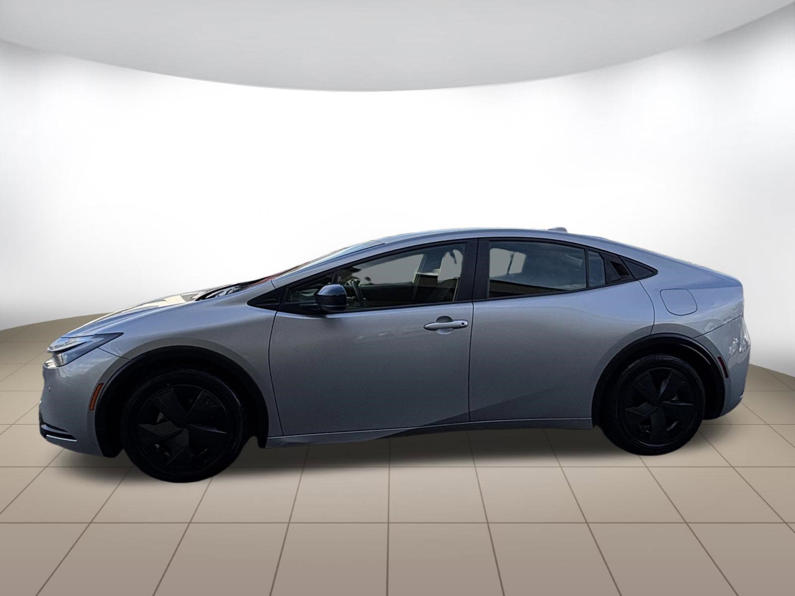 Used 2024 Toyota Prius LE image 3