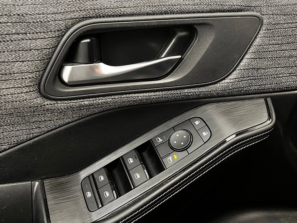 Used 2023 Nissan Rogue SV image 19