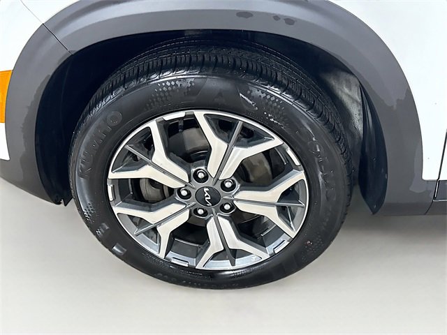 Used 2023 Kia Seltos EX image 10