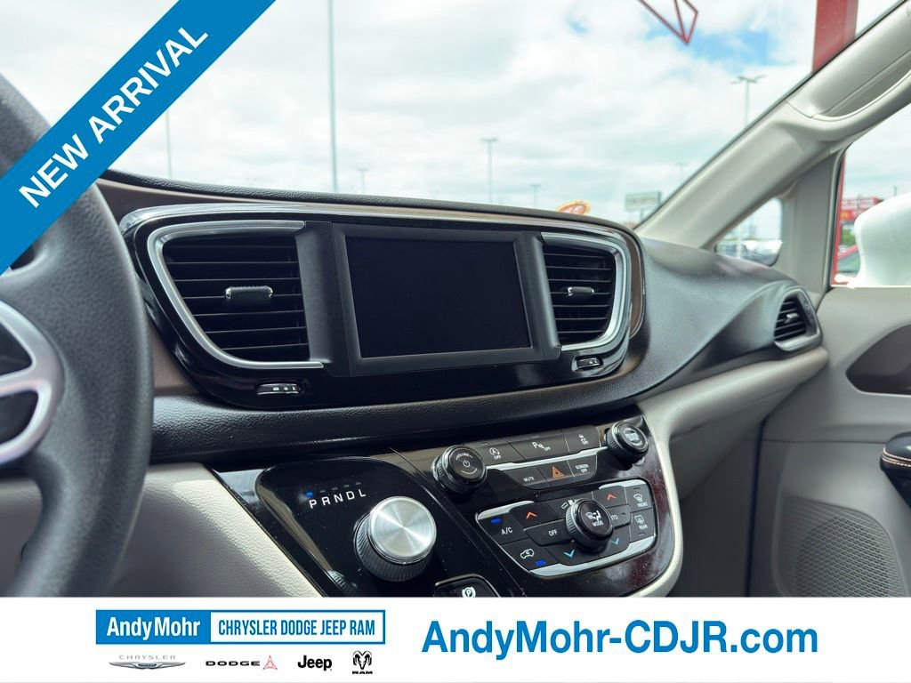 Used 2018 Chrysler Pacifica Touring Plus FWD image 20