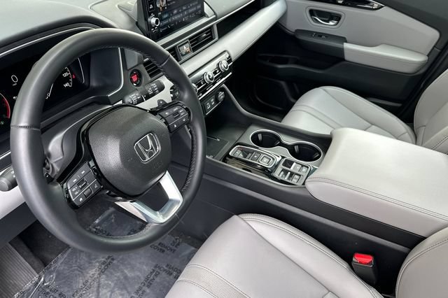 Used 2025 Honda Pilot Touring image 10