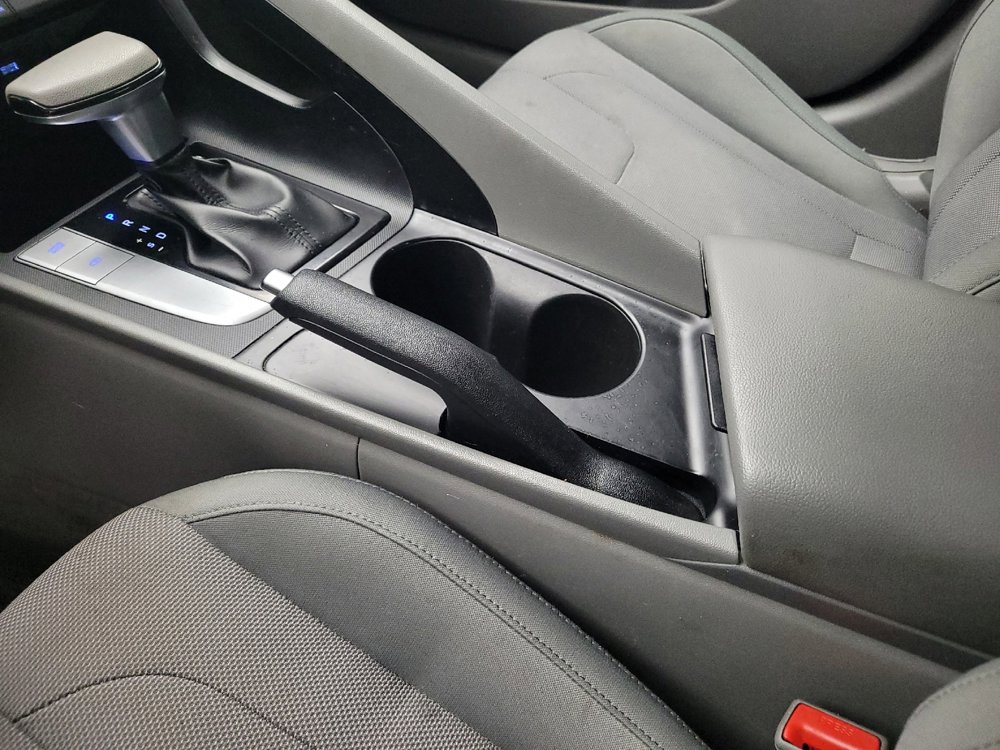 Used 2021 Hyundai Elantra SE image 26
