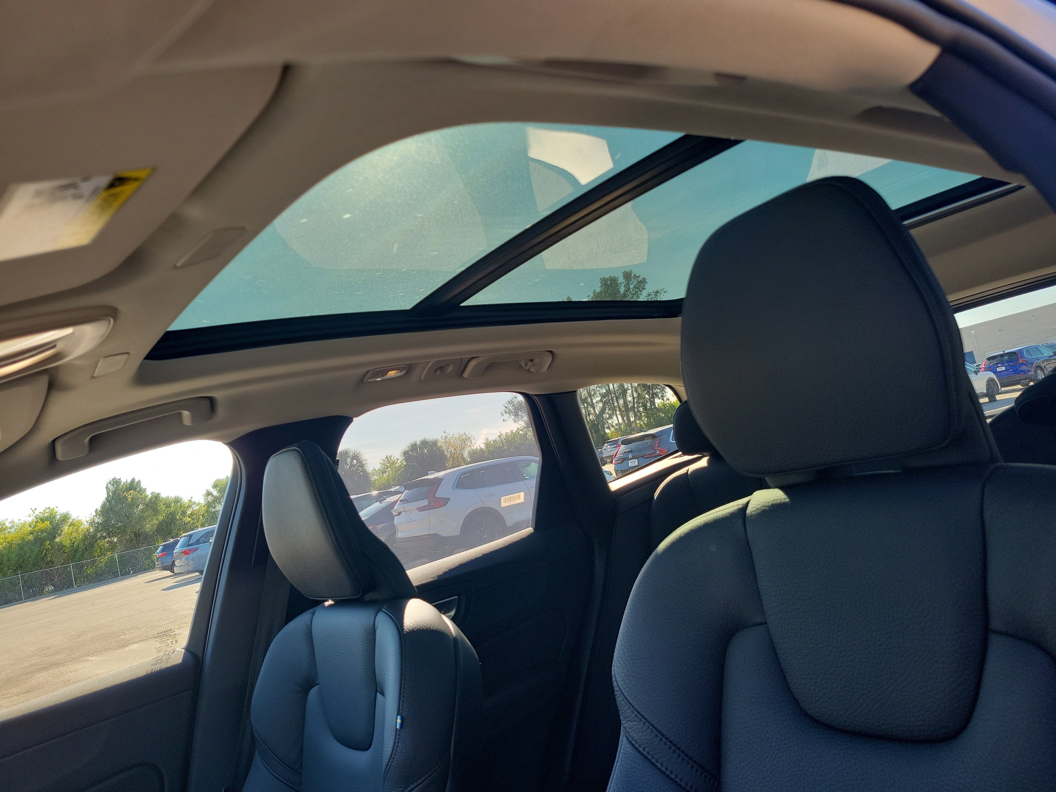 Used 2025 Volvo XC60 B5 Plus image 28