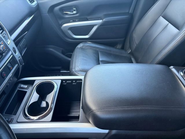 Used 2019 Nissan Titan SV w/ SV Convenience Package image 25