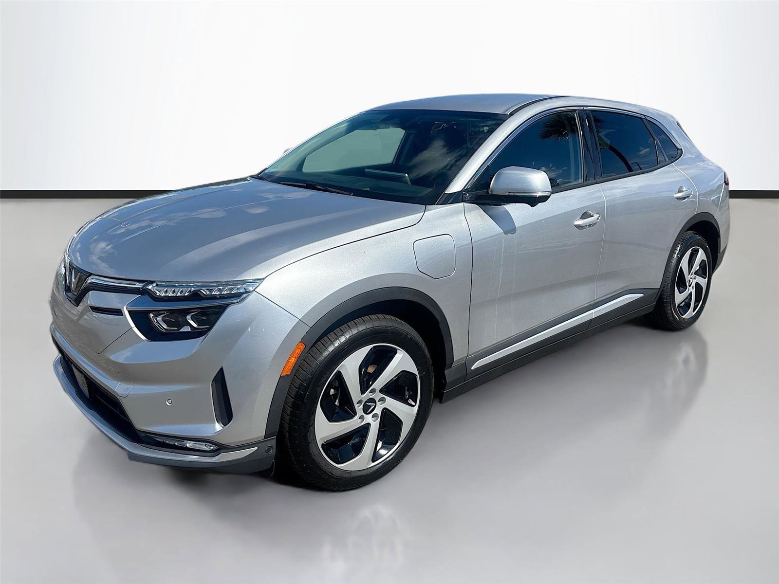 New 2025 VinFast VF 8 Eco image 3